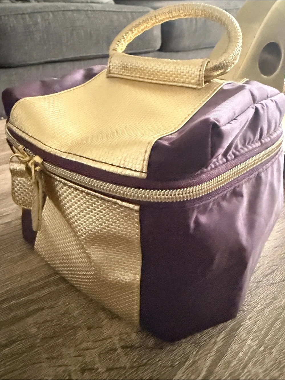 Avon Women’s Toiletry Makeup Travel Cosmetics Bag Gold Purple Case F3250741